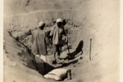 'Preparing dugout - Serapeum Railhead'